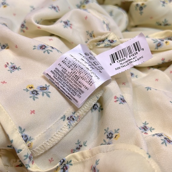 🌻 NWOT BCBGeneration Light Yellow Floral Print Surplice Top with Side Tie - Picture 8 of 10